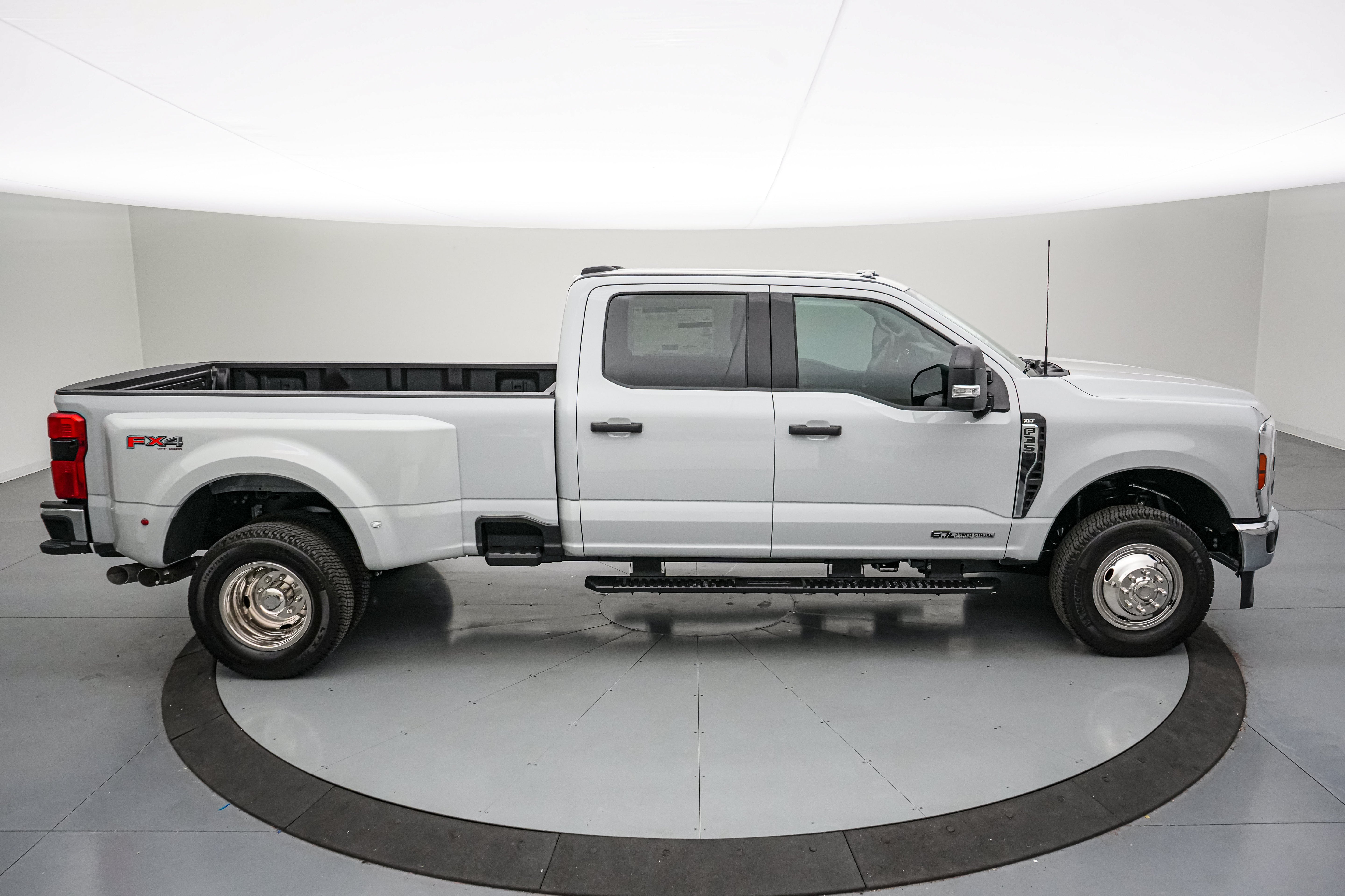2026 Ford Super Duty F-350 DRW XLT Special Edition