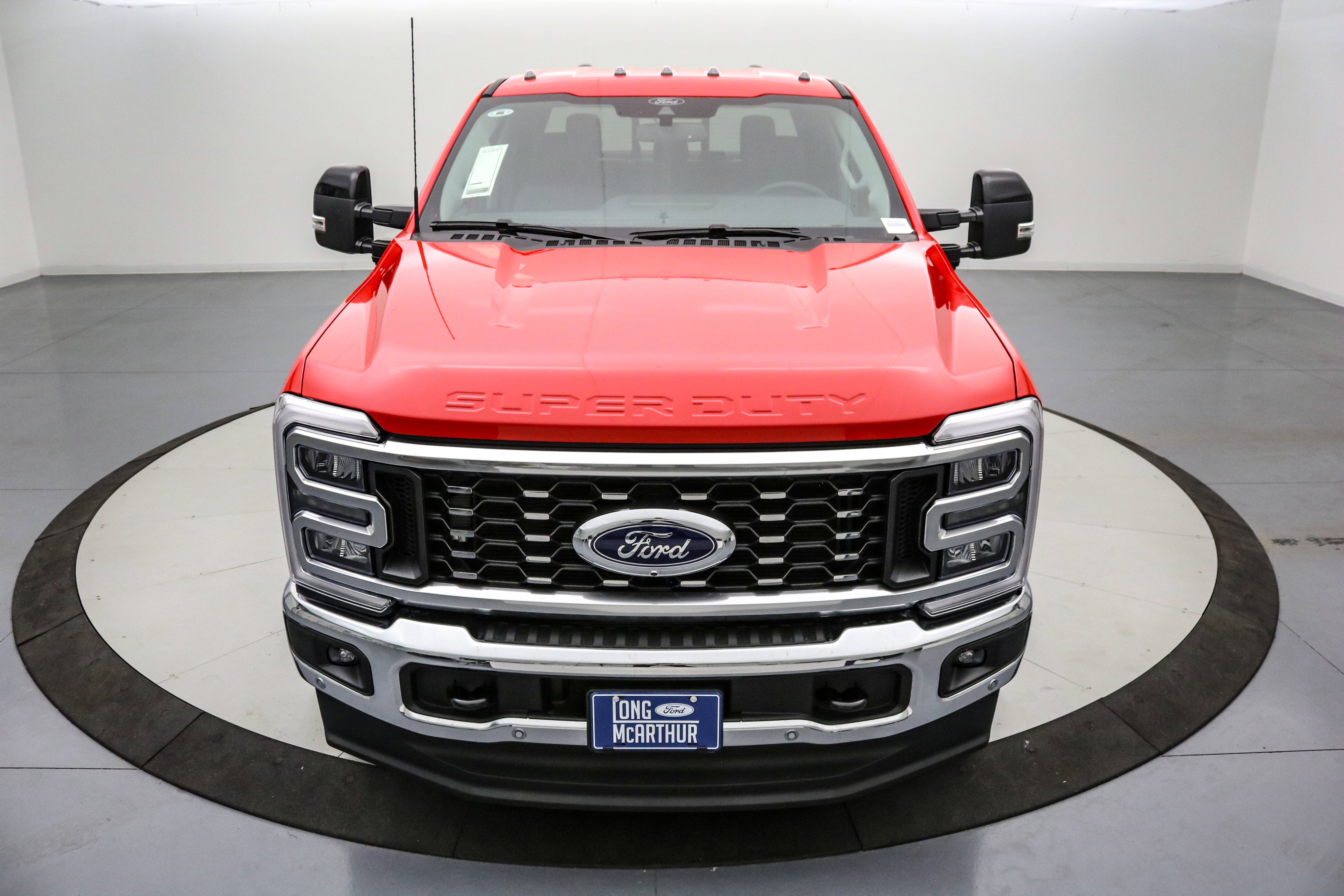 2026 Ford Super Duty F-350 DRW LARIAT
