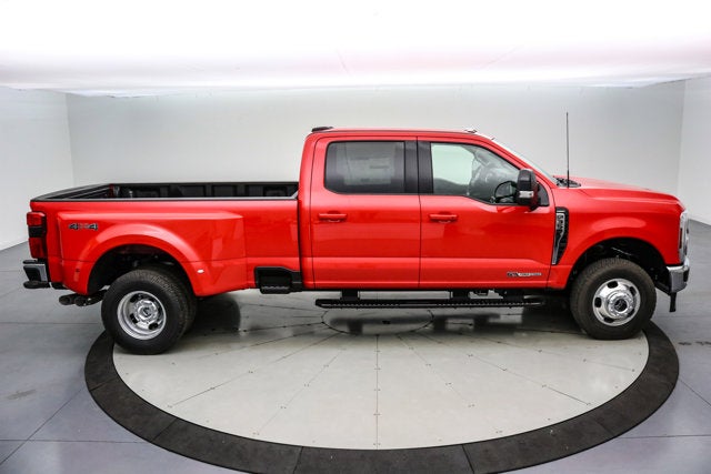 2026 Ford Super Duty F-350 DRW LARIAT