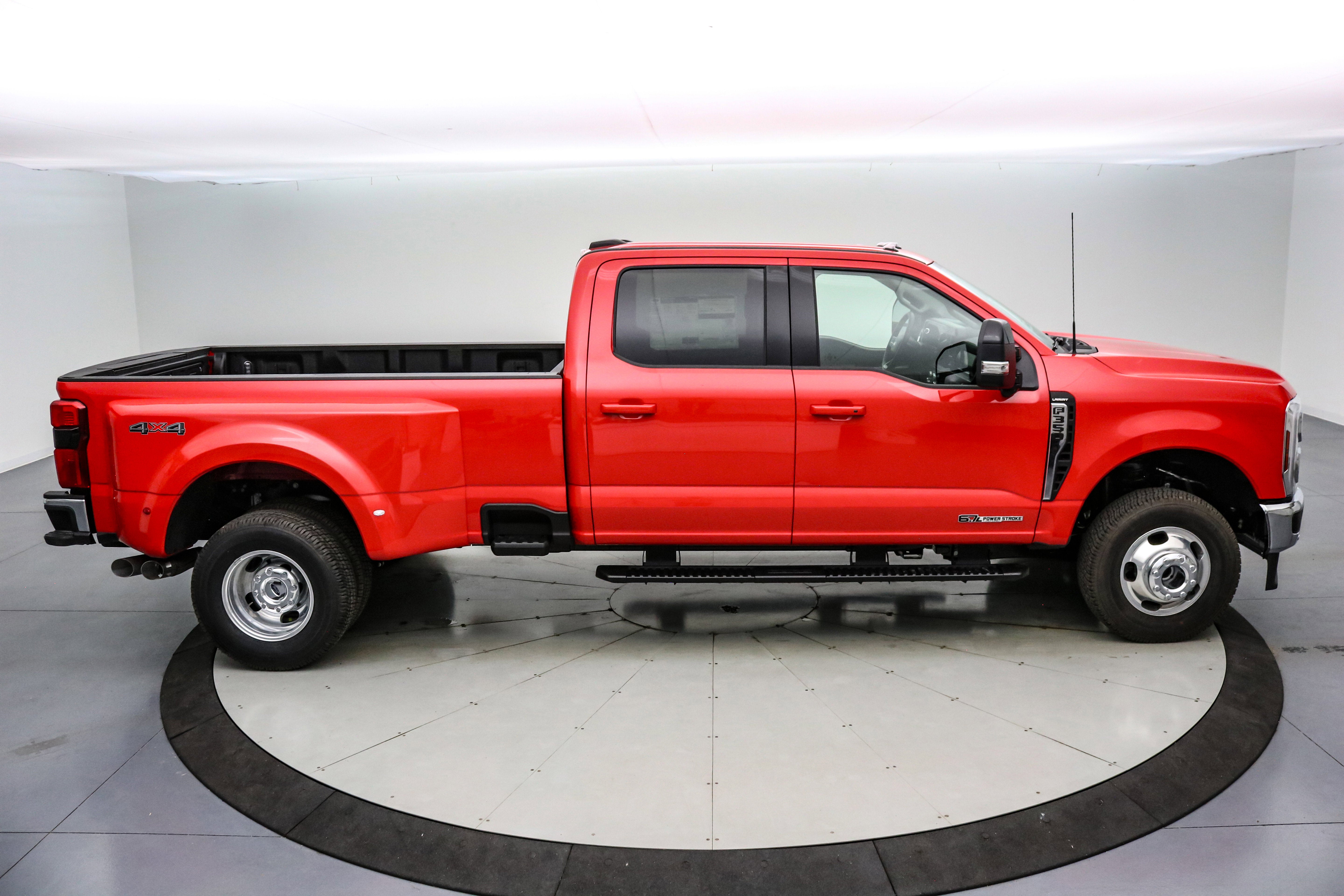 2026 Ford Super Duty F-350 DRW LARIAT