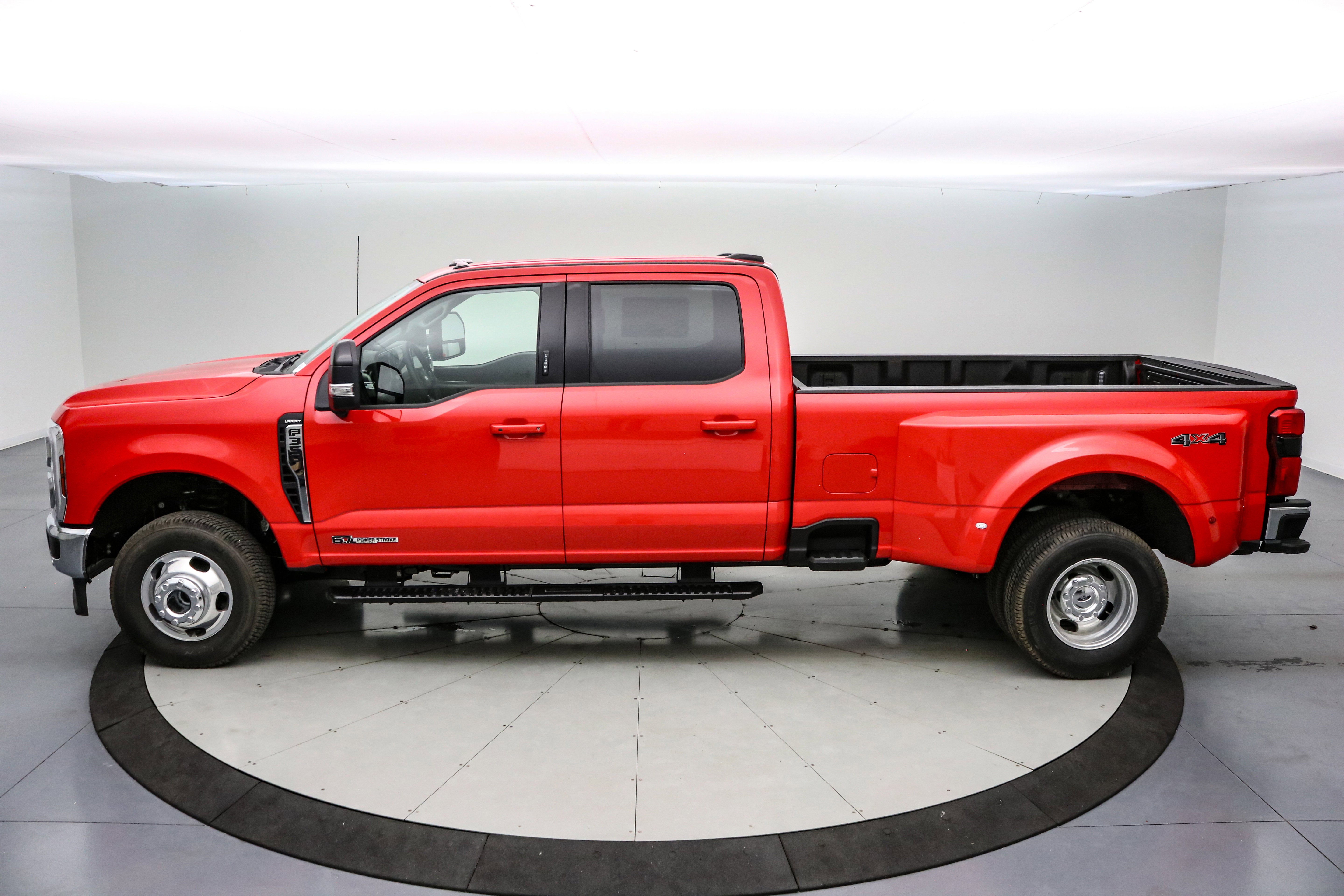2026 Ford Super Duty F-350 DRW LARIAT