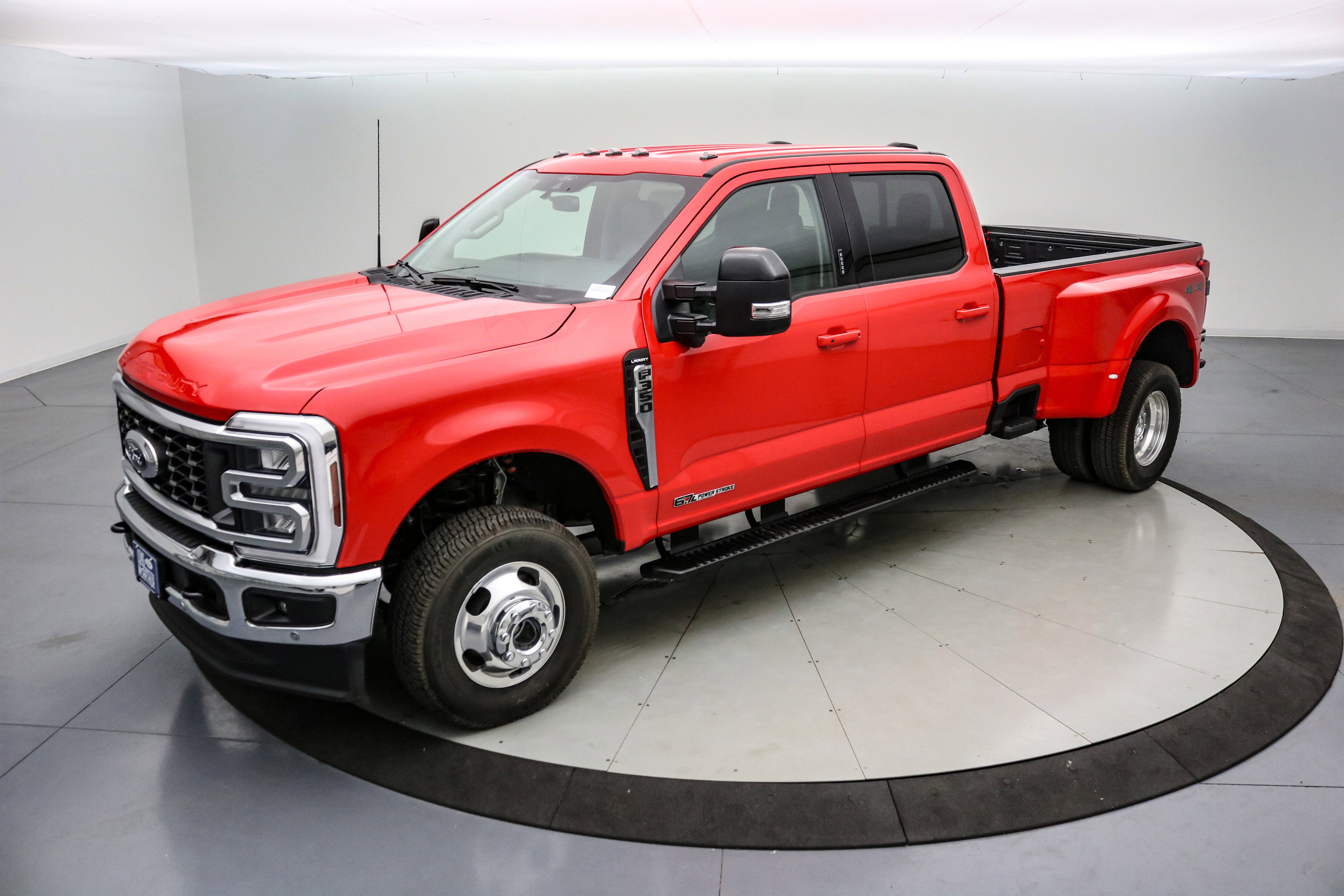 2026 Ford Super Duty F-350 DRW LARIAT