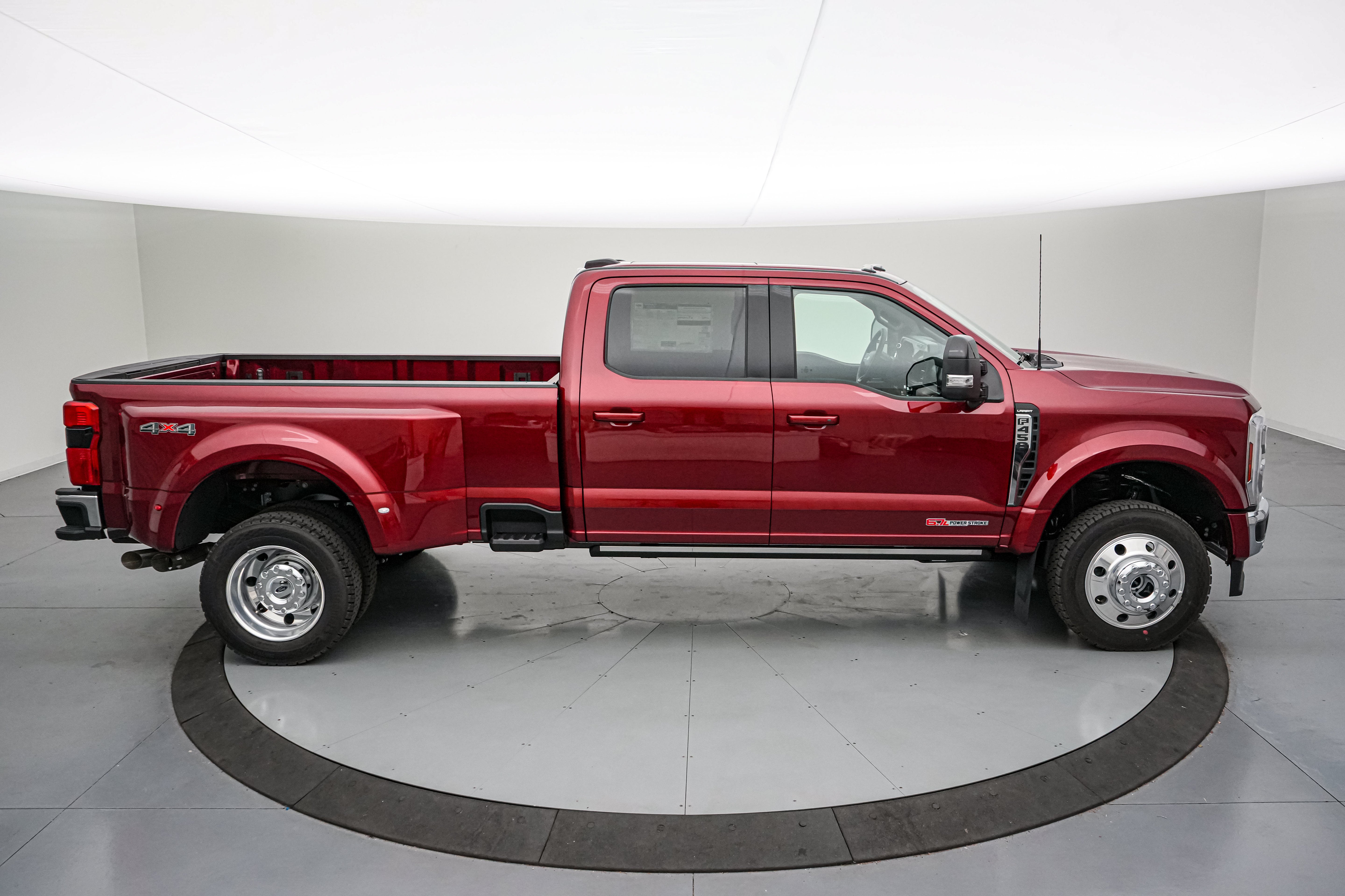 2026 Ford Super Duty F-450 DRW Lariat
