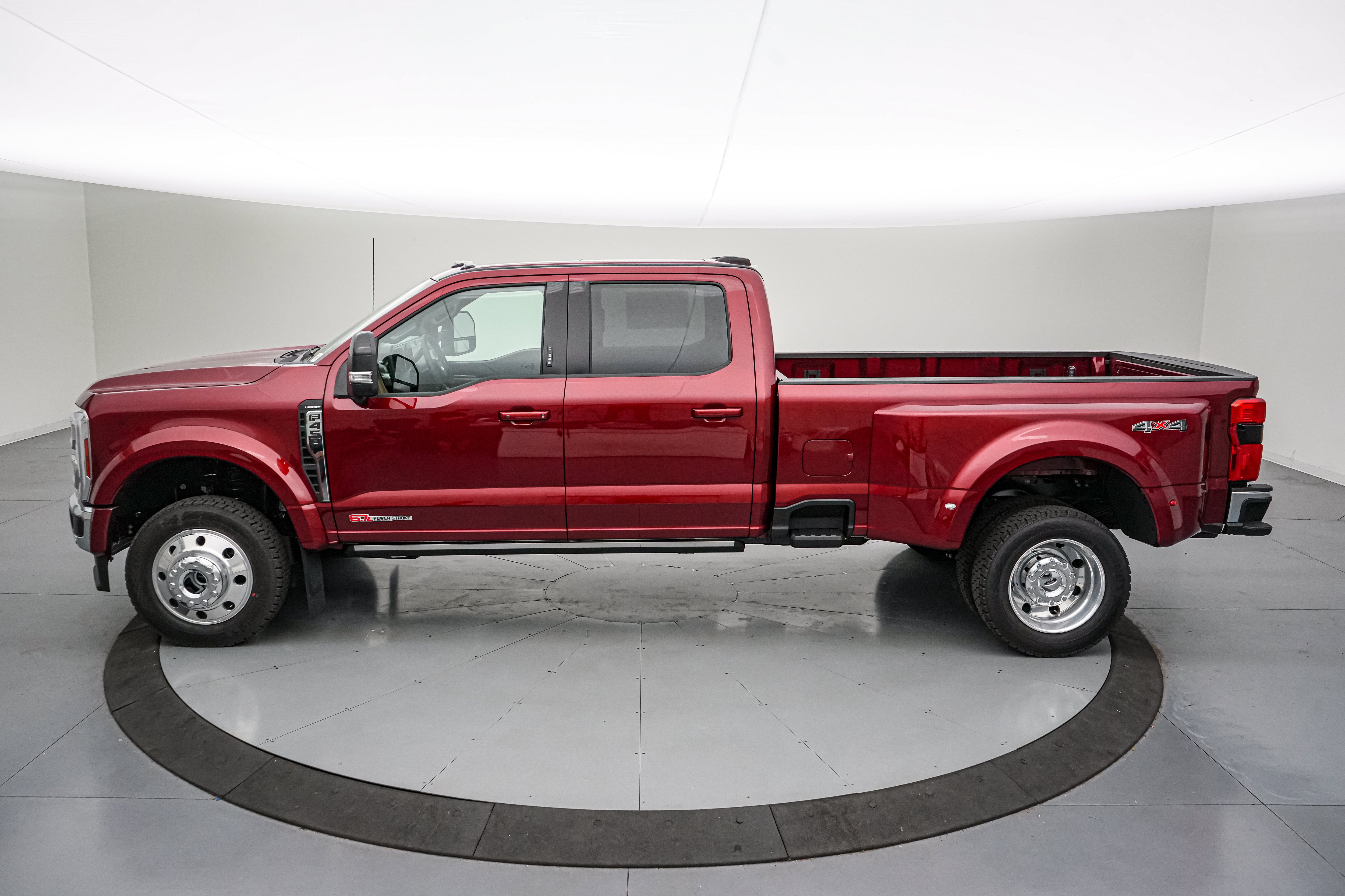 2026 Ford Super Duty F-450 DRW Lariat