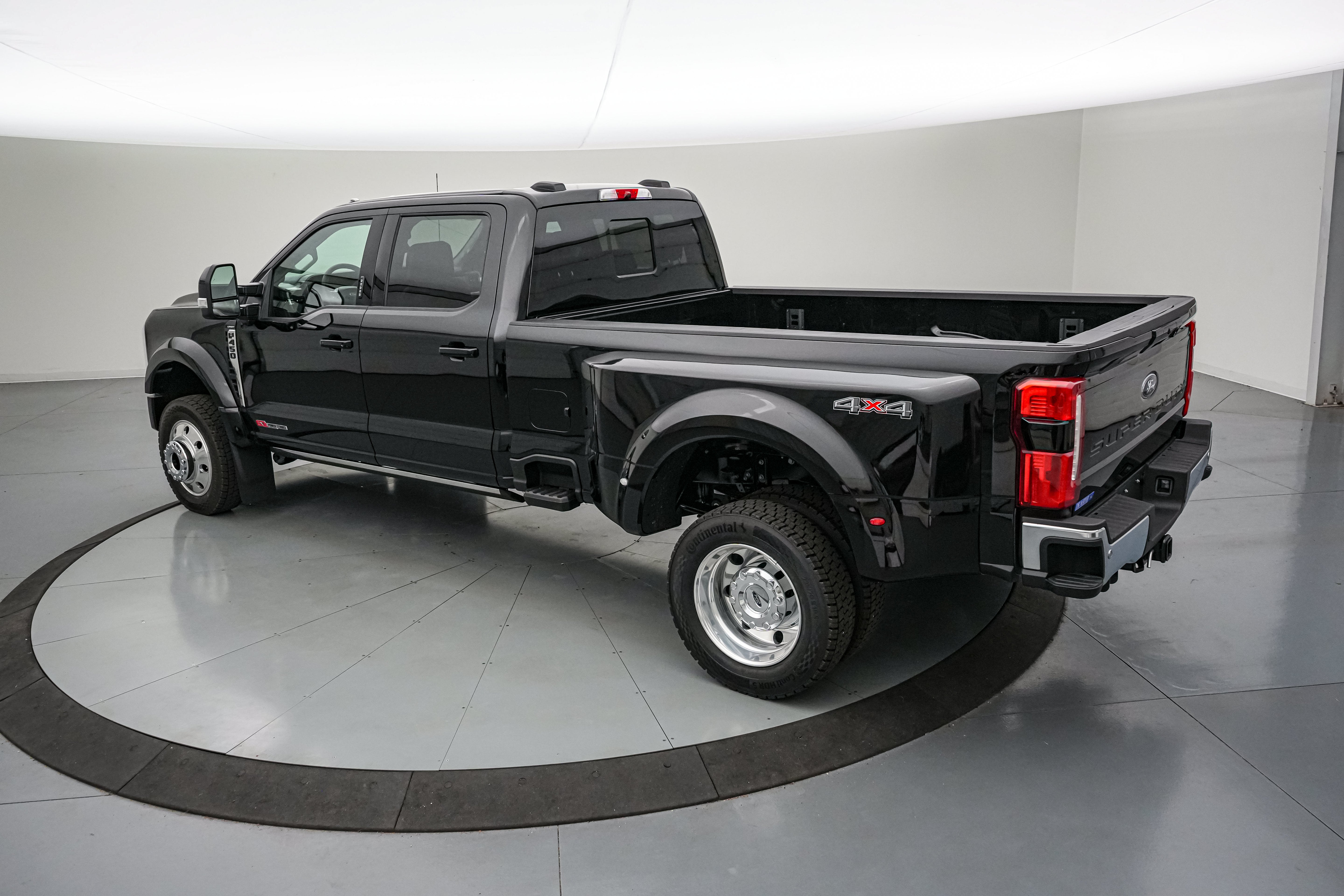 2026 Ford Super Duty F-450 DRW Lariat