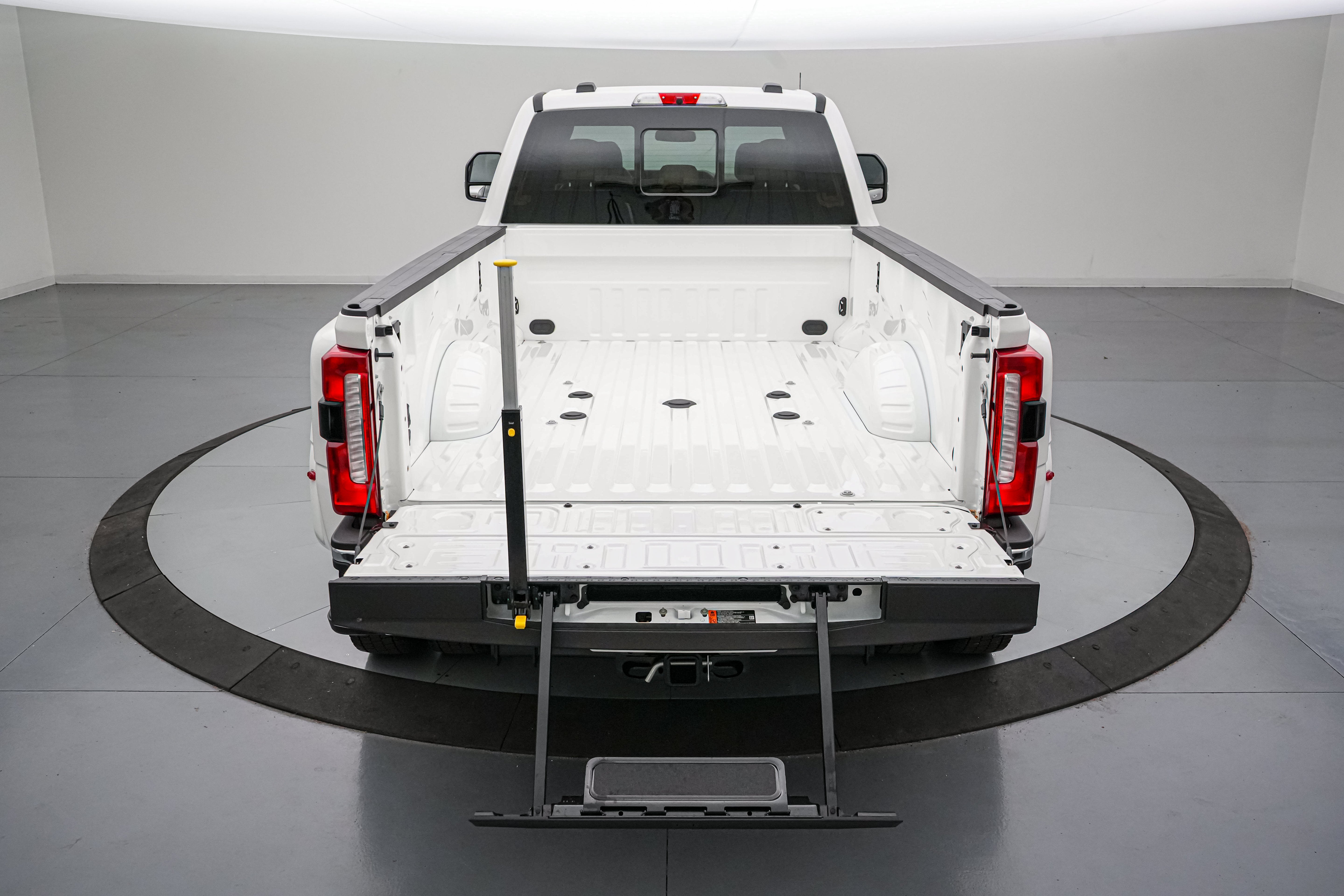 2026 Ford Super Duty F-450 DRW LARIAT
