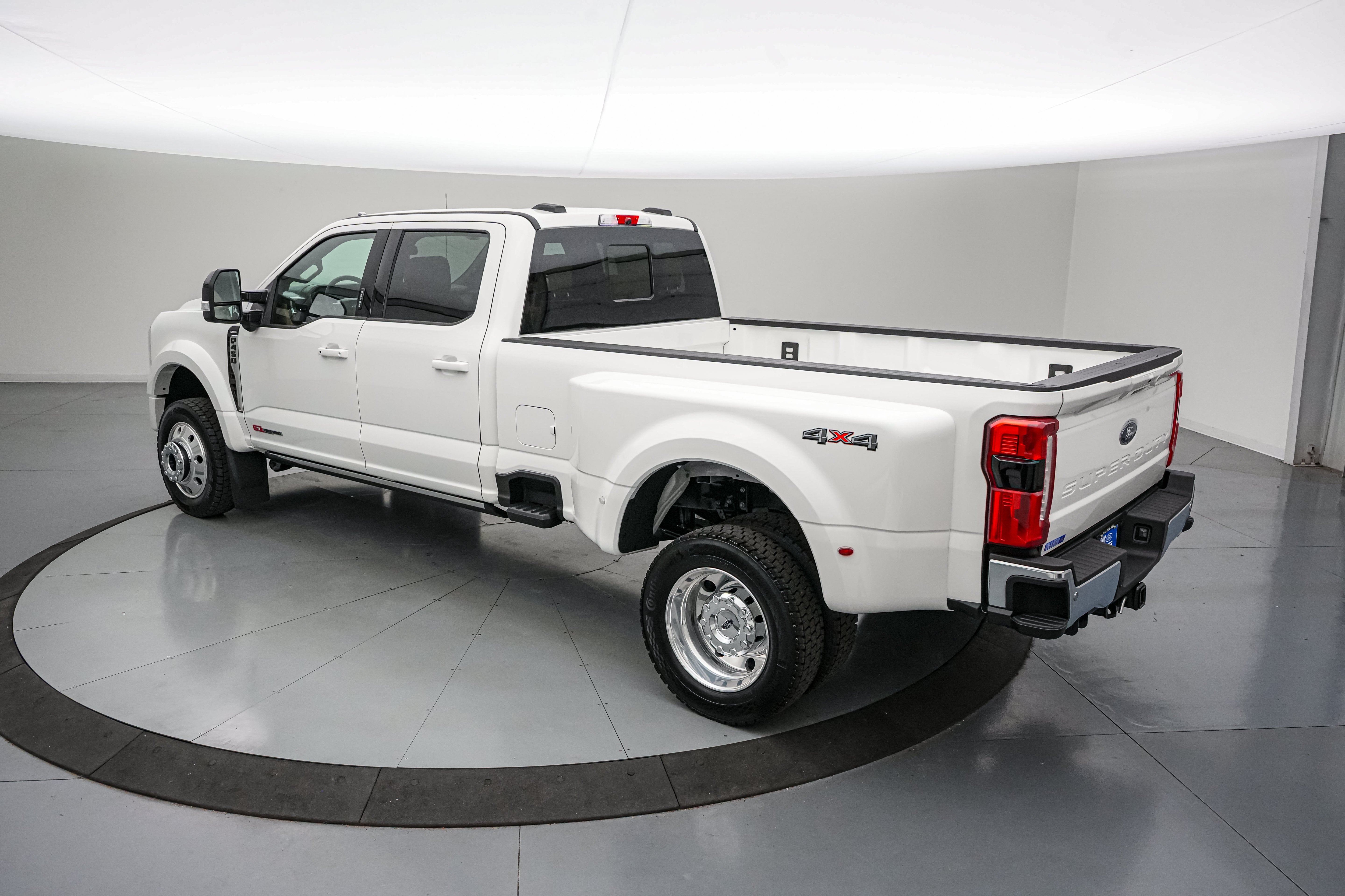 2026 Ford Super Duty F-450 DRW LARIAT