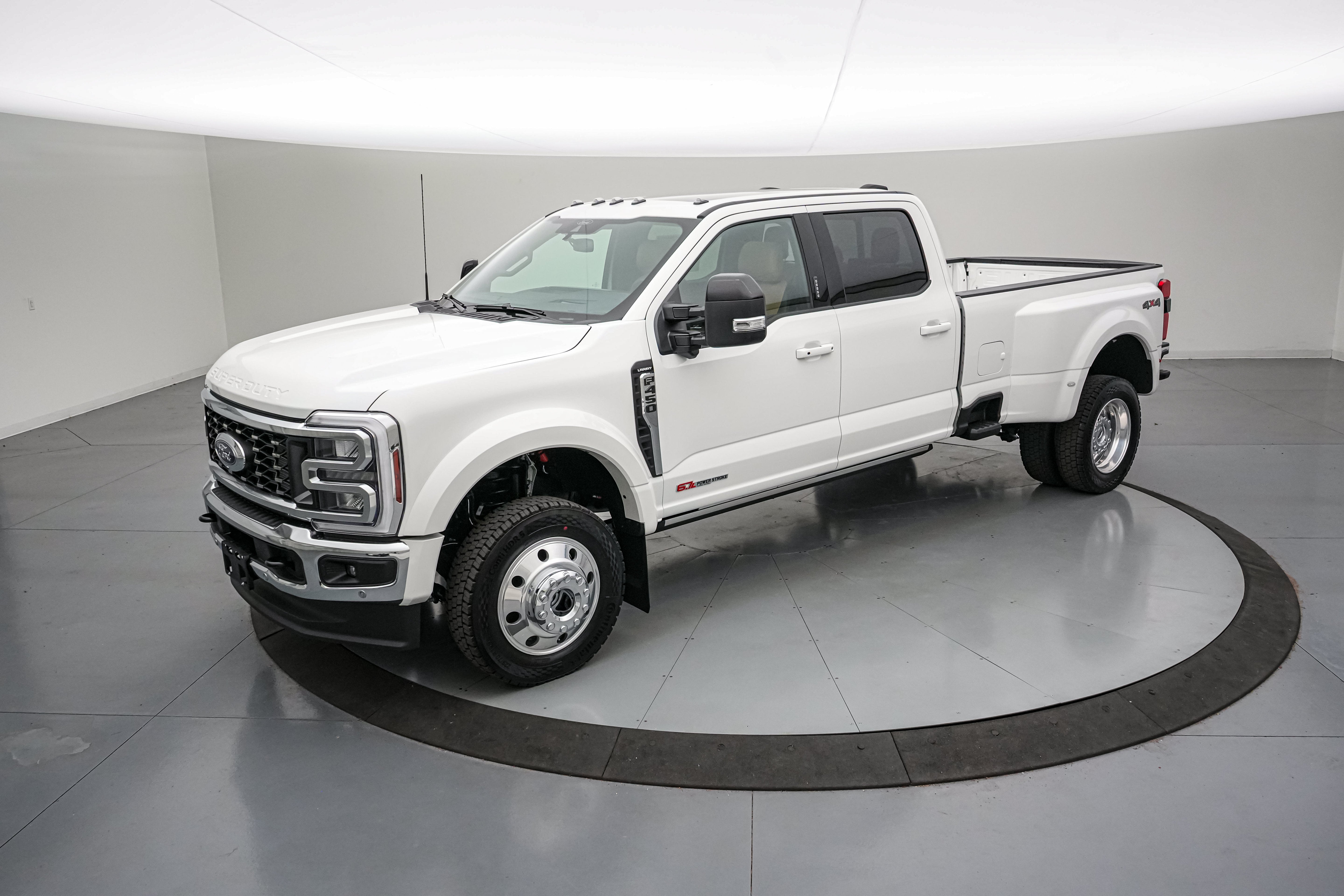2026 Ford Super Duty F-450 DRW LARIAT