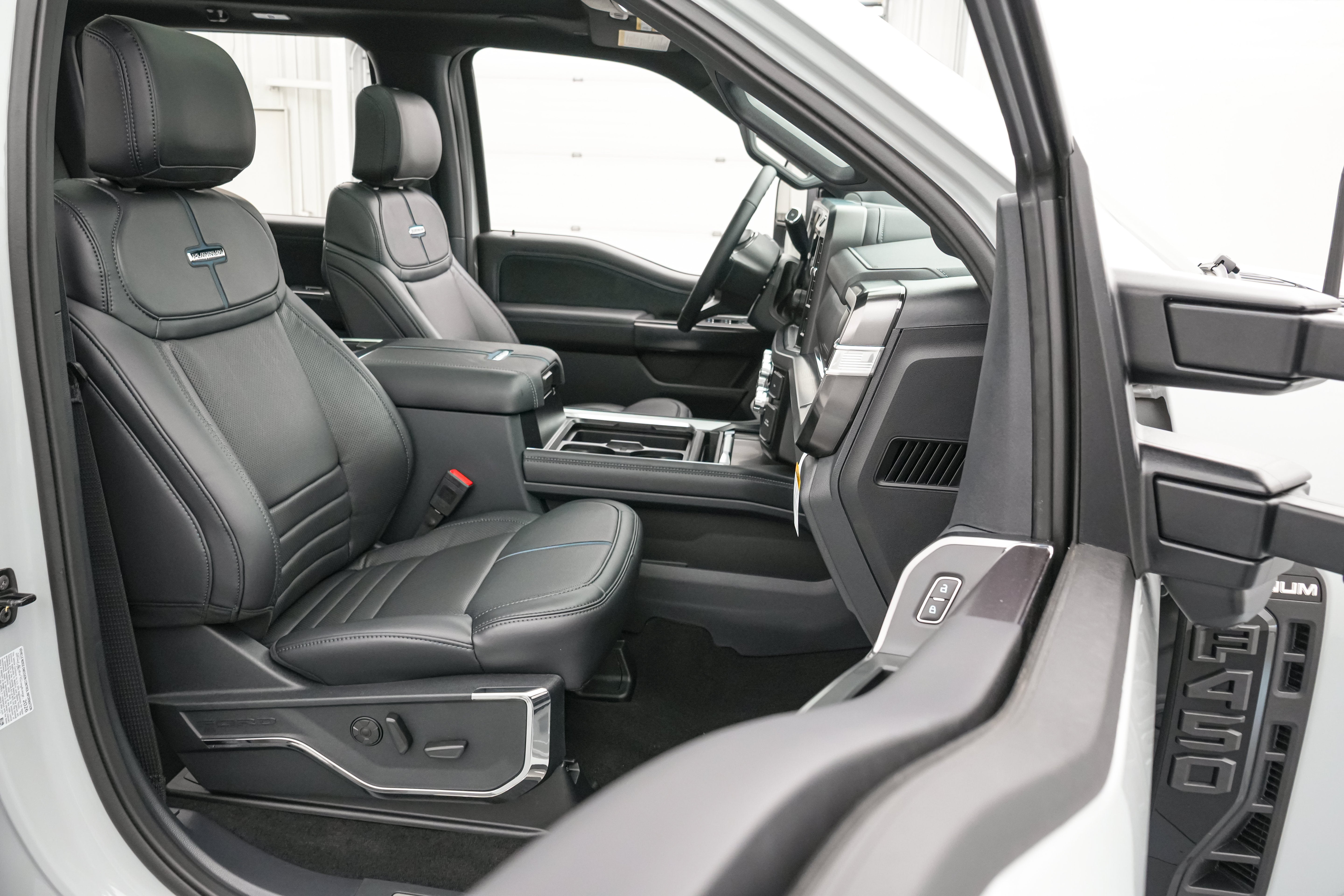 2026 Ford Super Duty F-450 DRW Platinum