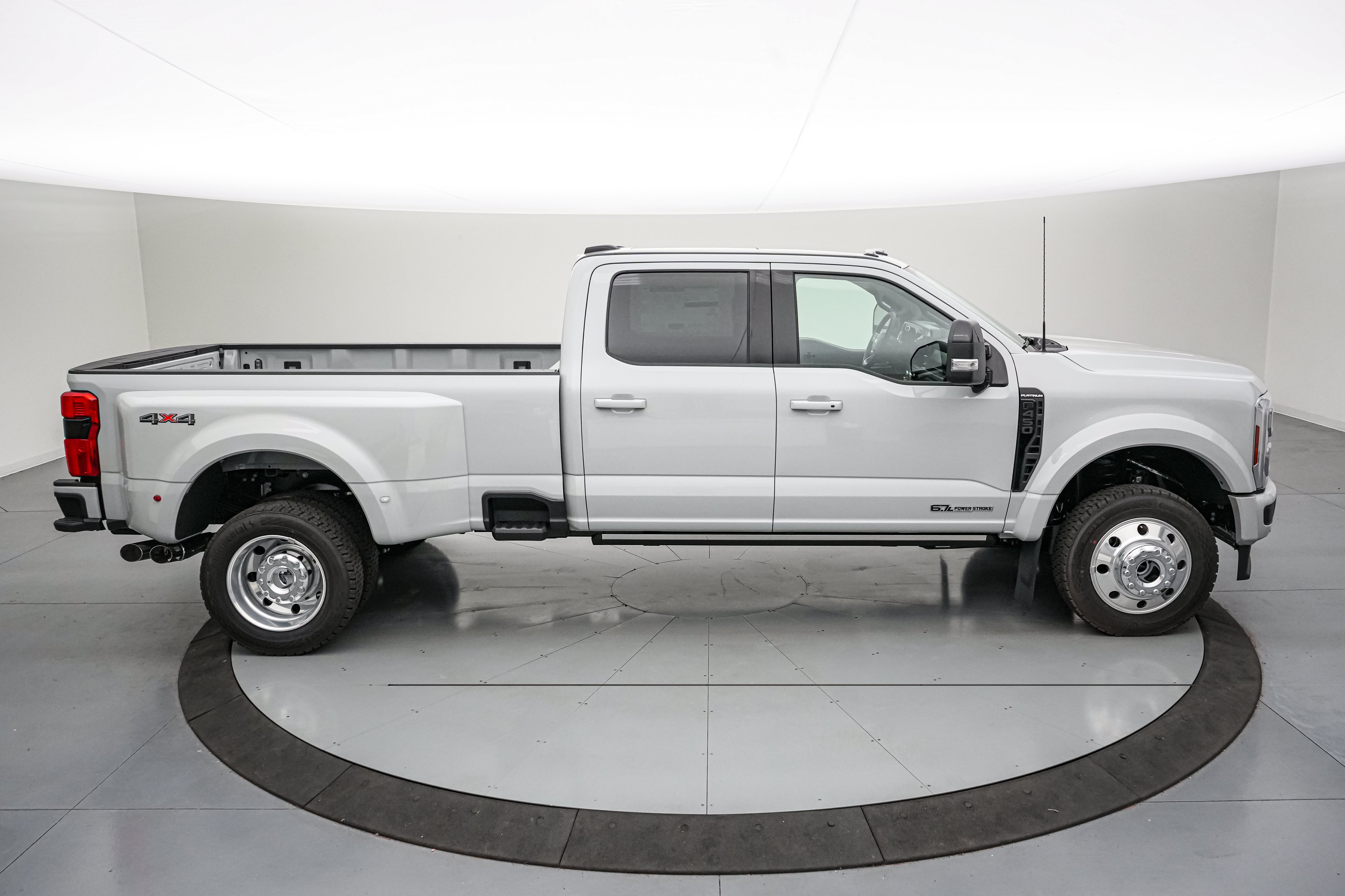 2026 Ford Super Duty F-450 DRW Platinum