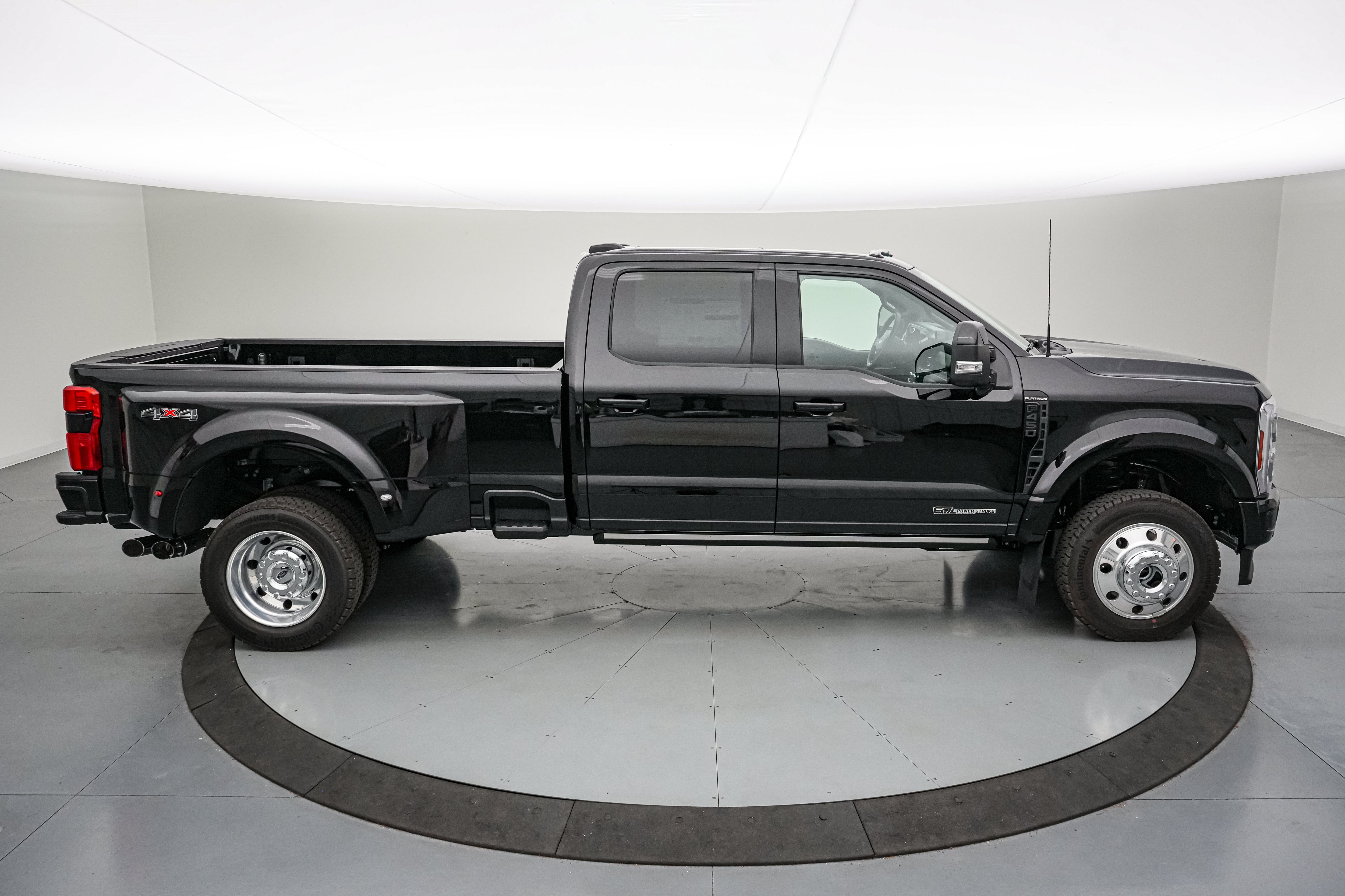 2026 Ford Super Duty F-450 DRW Platinum