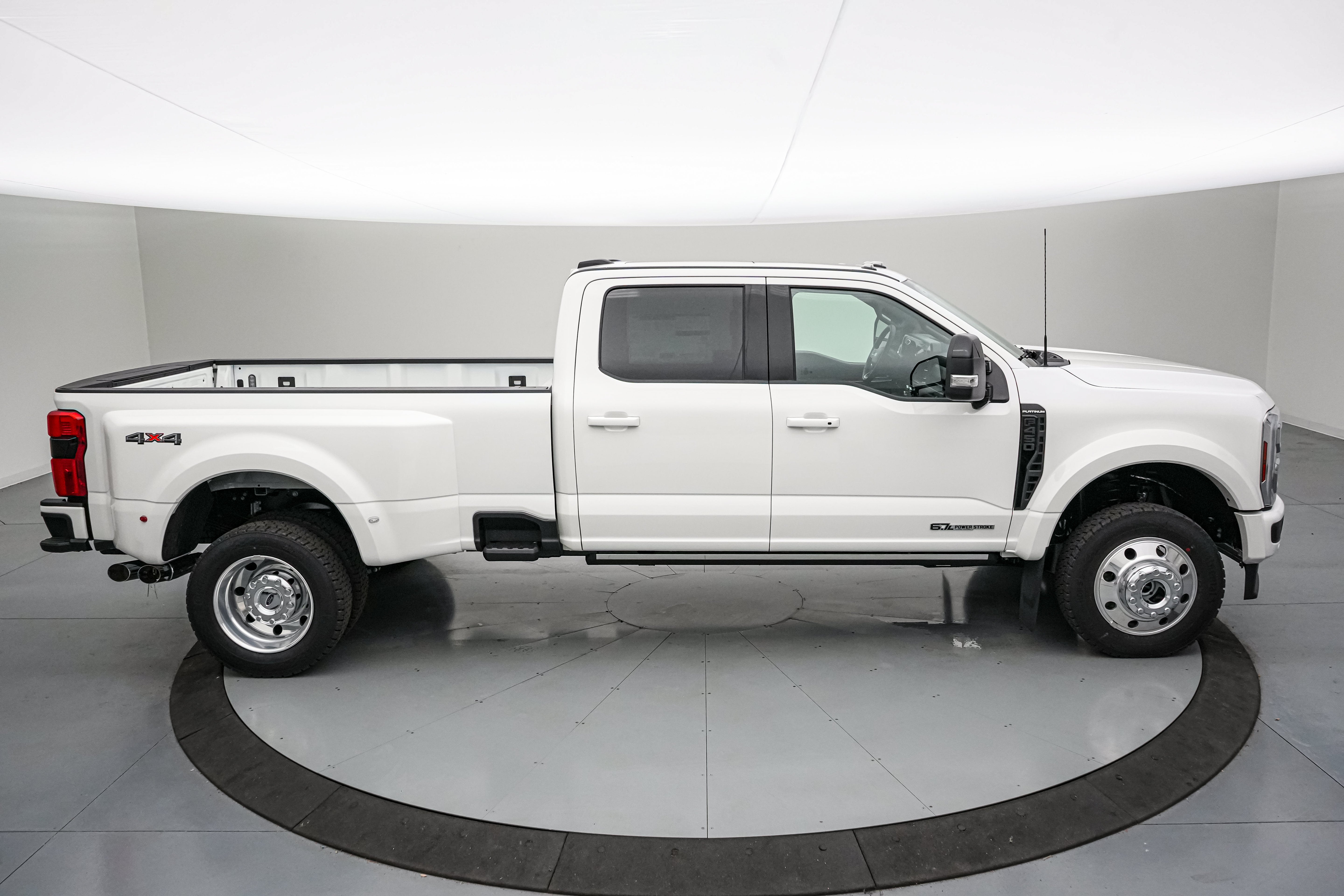 2026 Ford Super Duty F-450 DRW Platinum