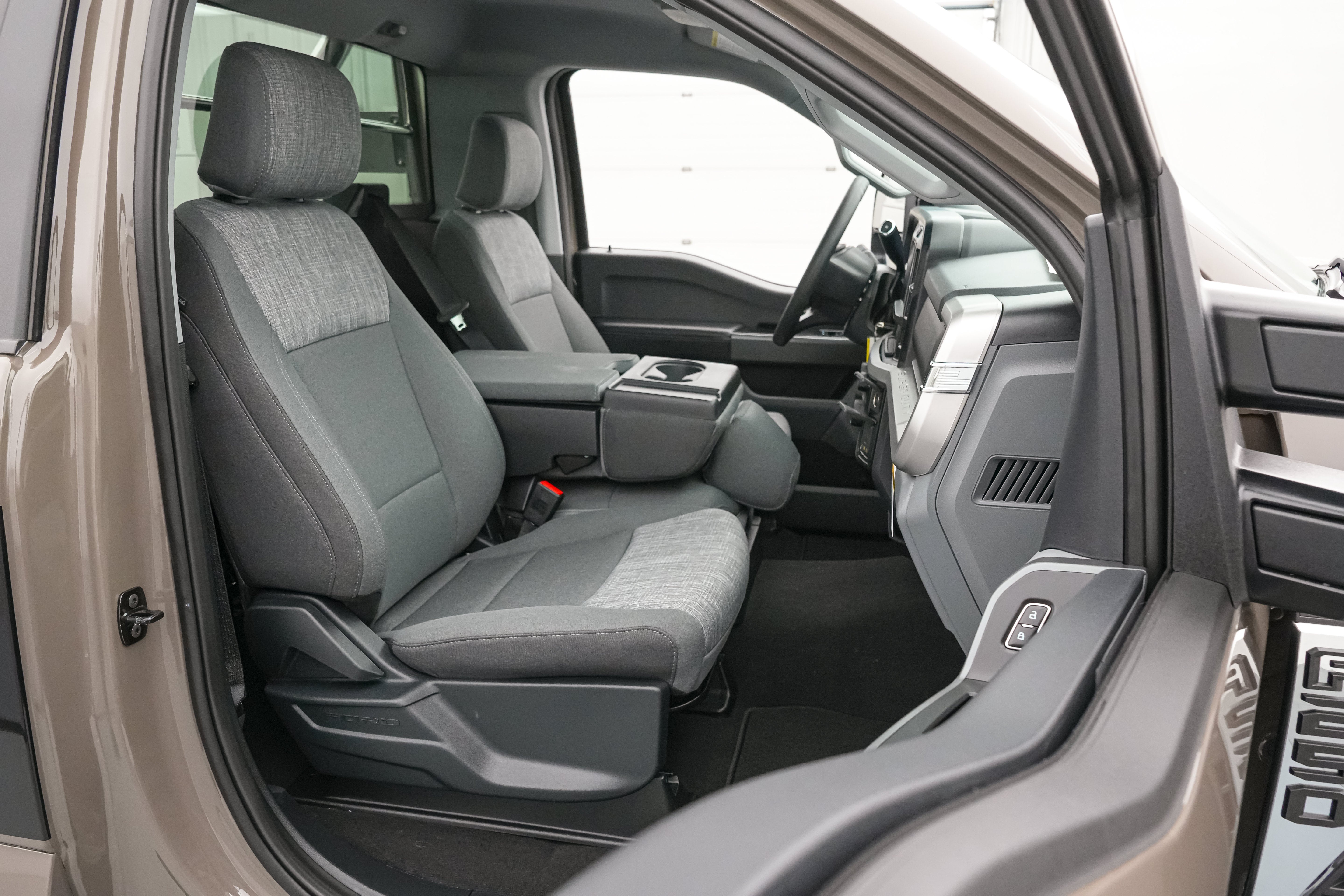 2027 Ford Super Duty F-250 SRW XLT