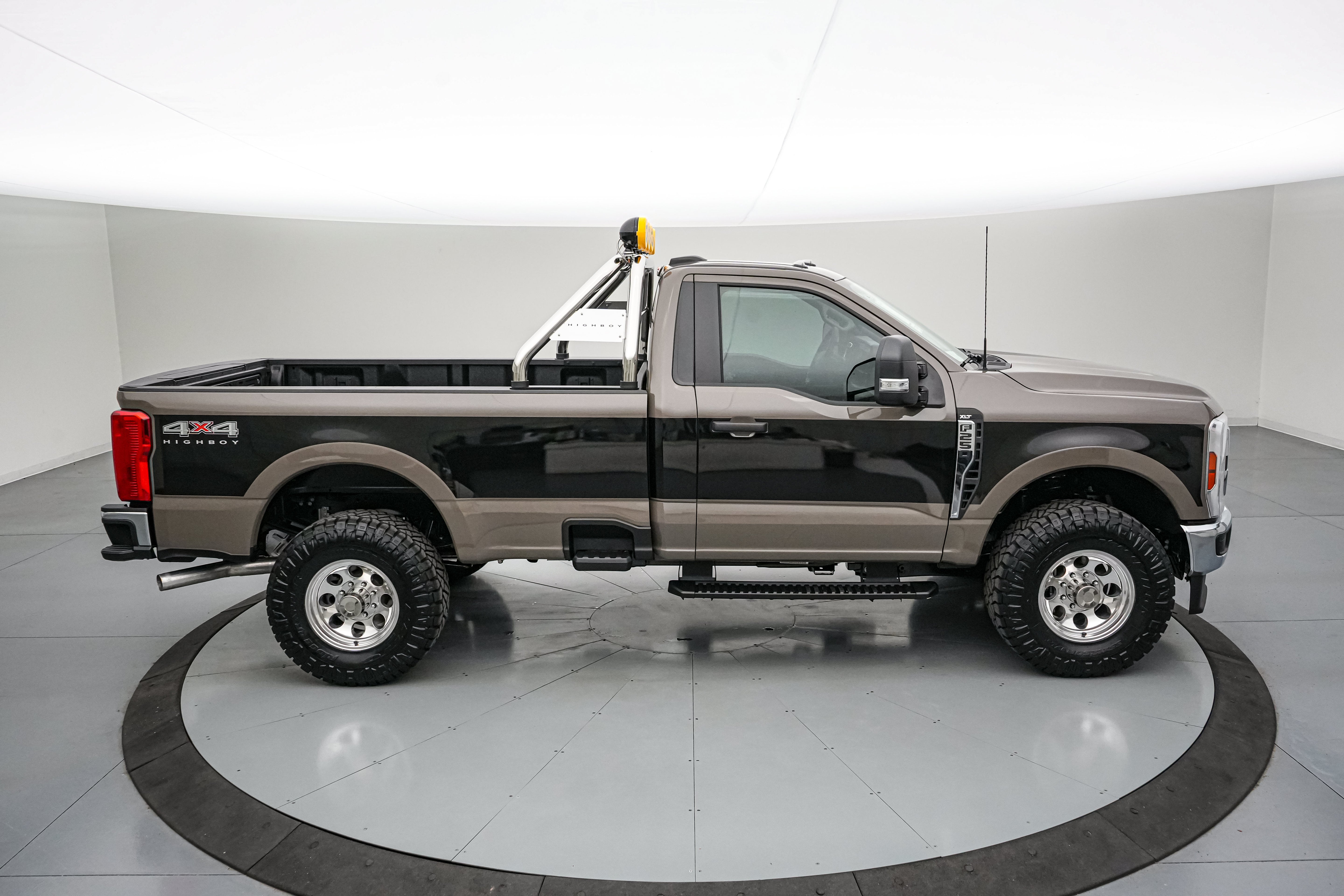 2027 Ford Super Duty F-250 SRW XLT