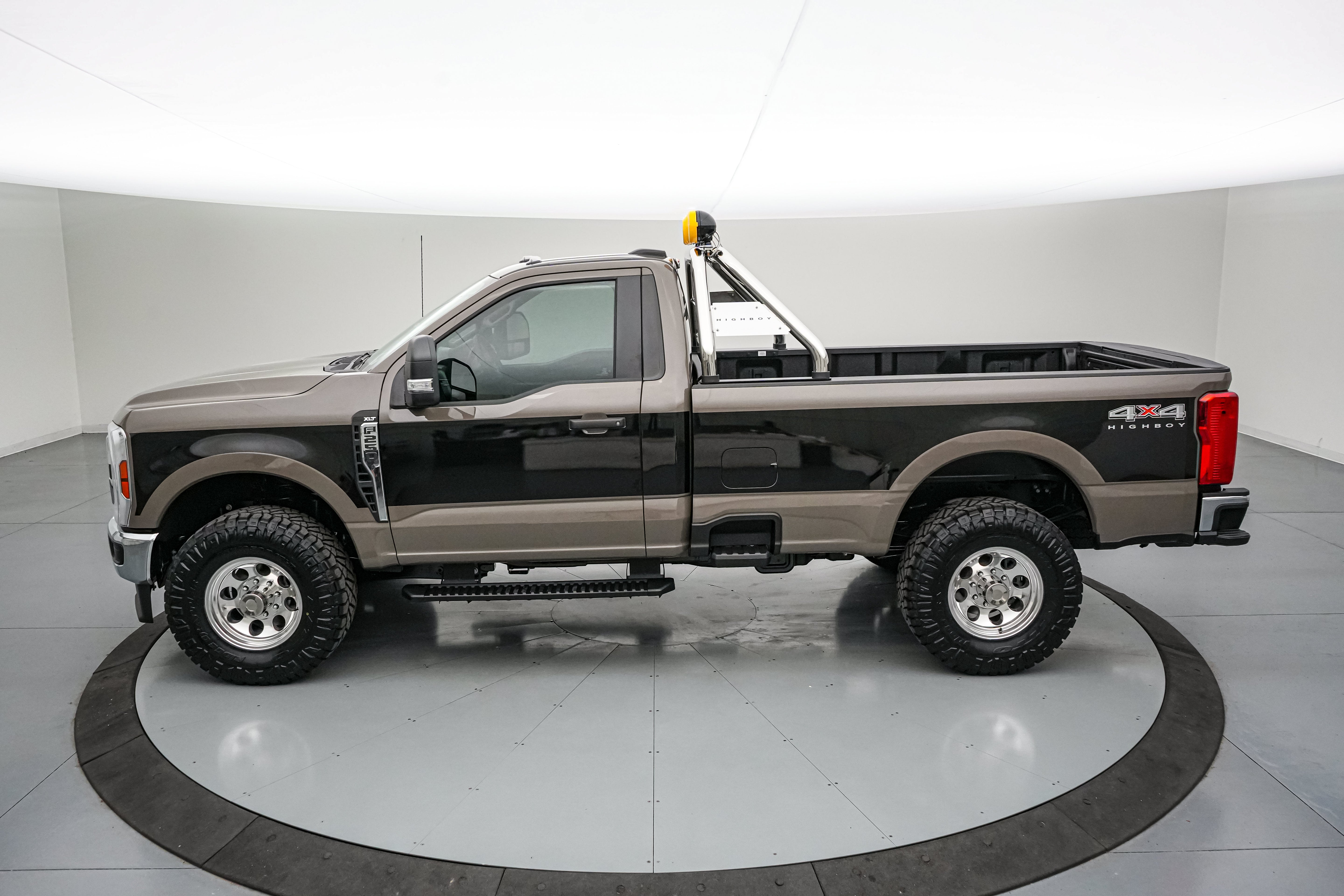 2027 Ford Super Duty F-250 SRW XLT