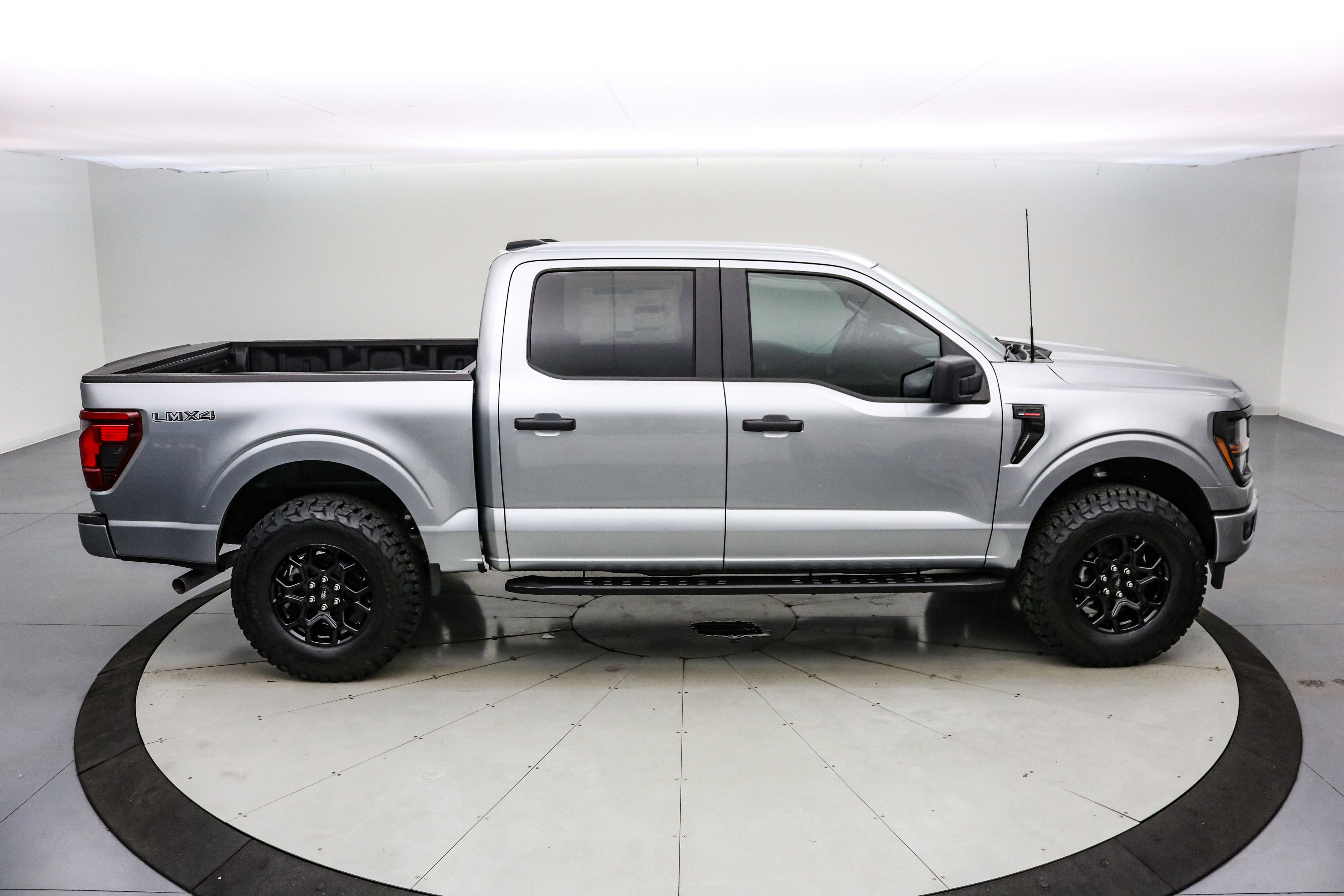 2025 Ford F-150 LMX4