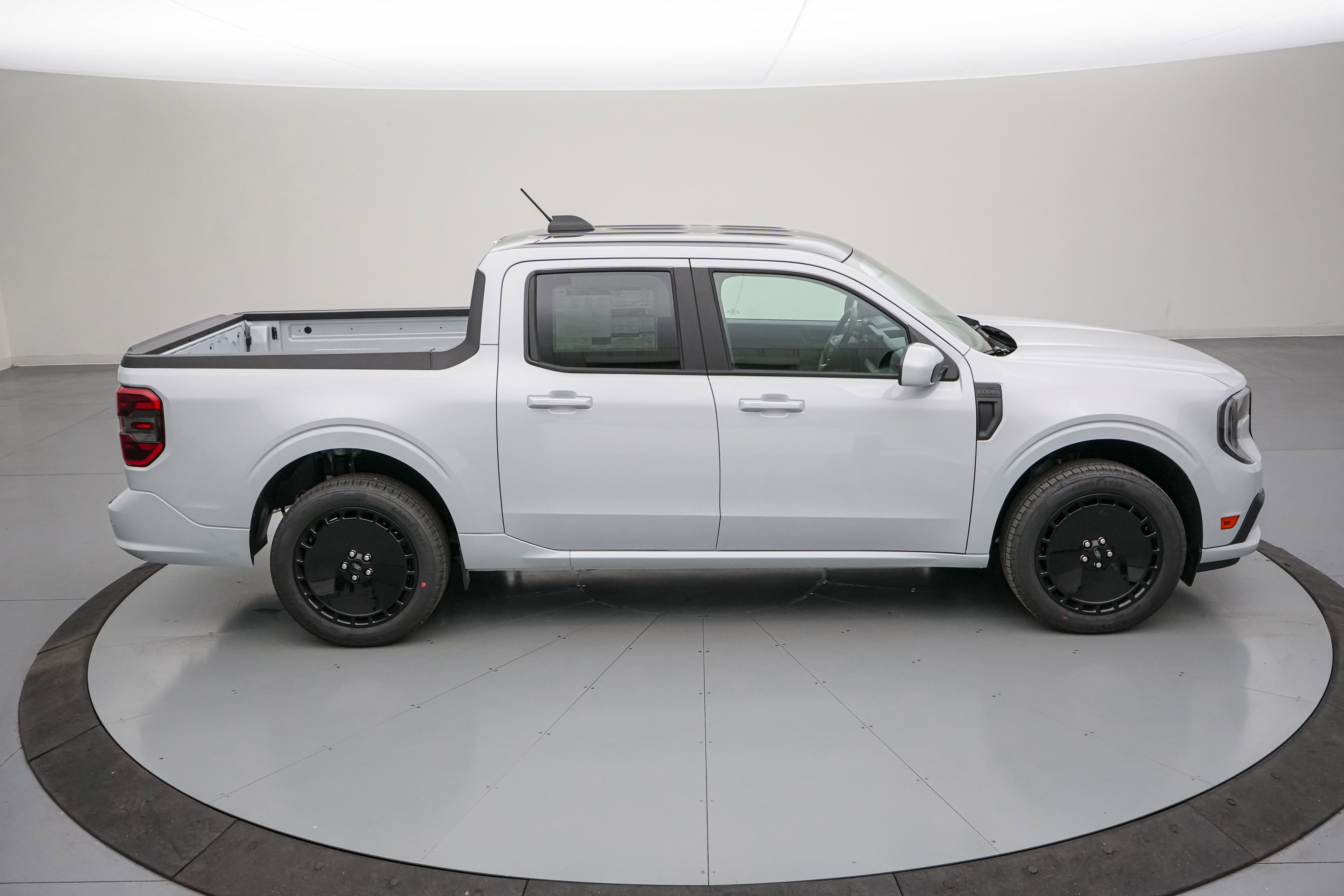 2026 Ford Maverick Lobo Standard