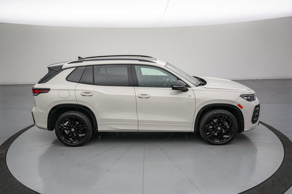 2025 Volkswagen Tiguan 2.0T SE R-Line Black