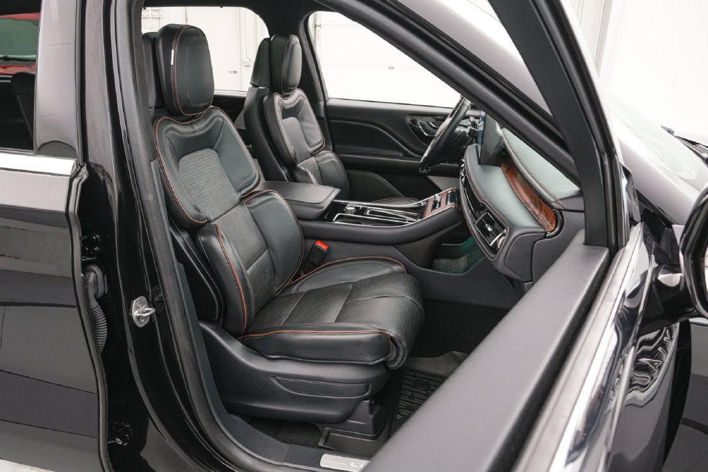 2025 Lincoln Aviator Black Label Invitation