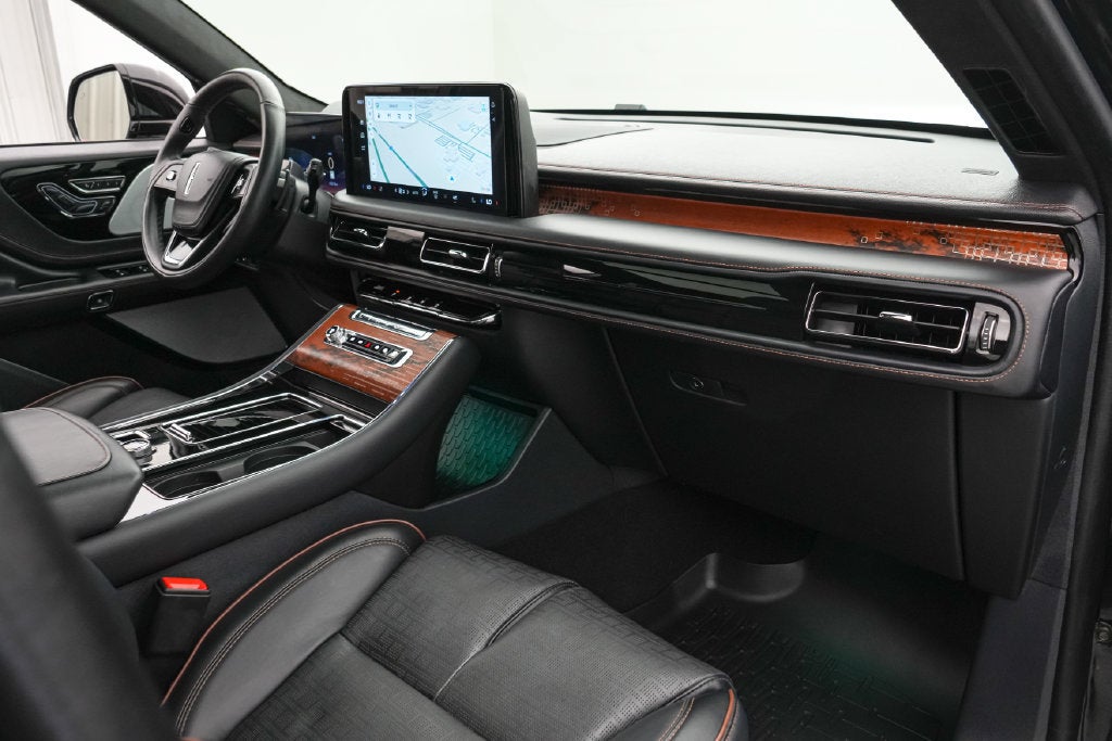 2025 Lincoln Aviator Black Label Invitation