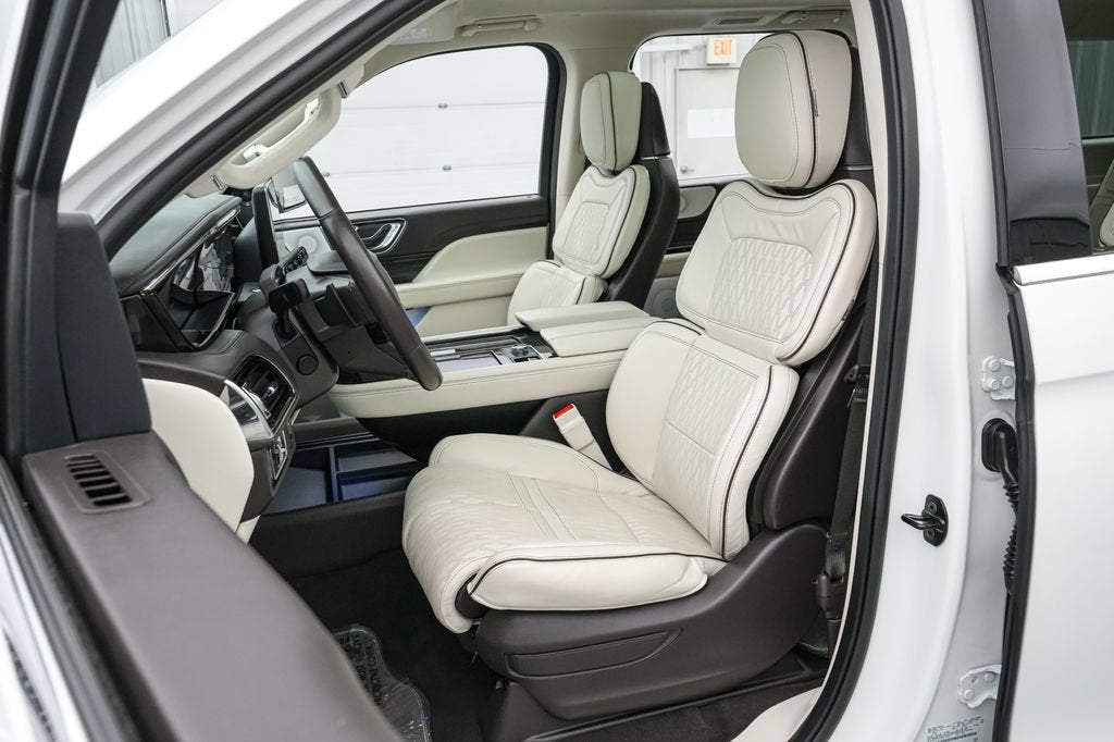 2024 Lincoln Navigator L Black Label Chalet
