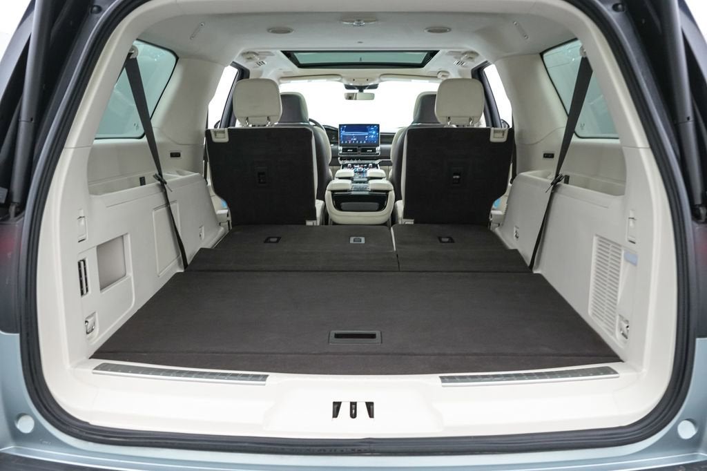 2022 Lincoln Navigator L Black Label