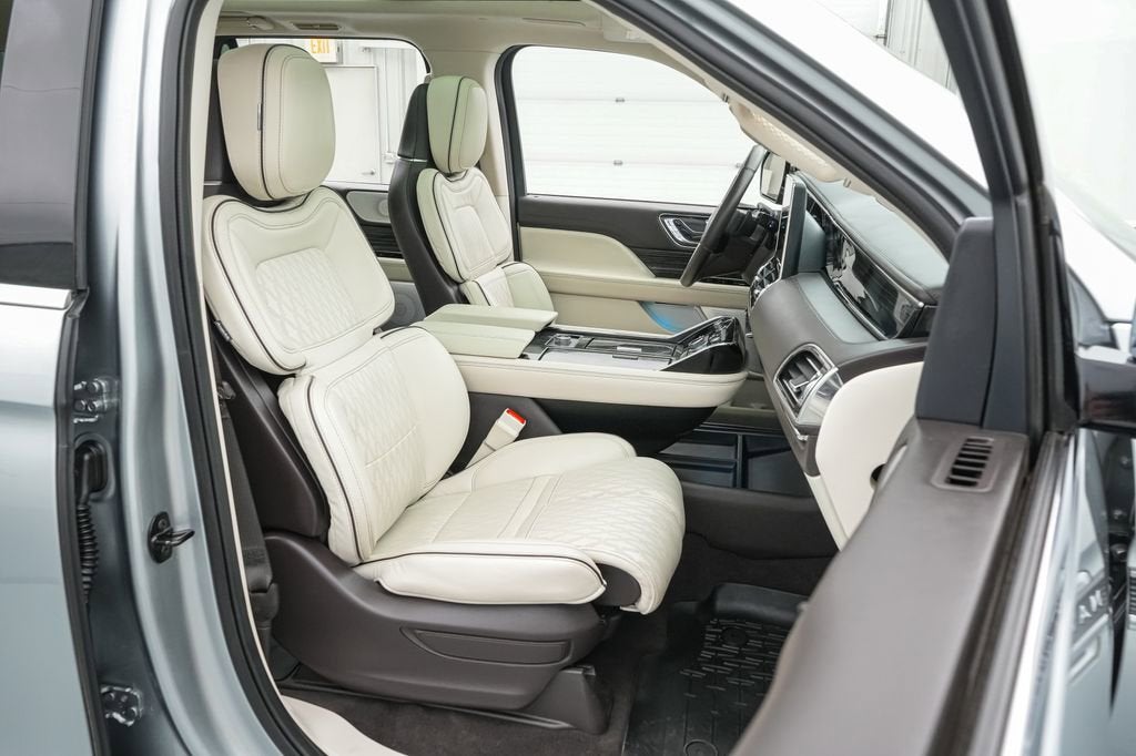 2022 Lincoln Navigator L Black Label