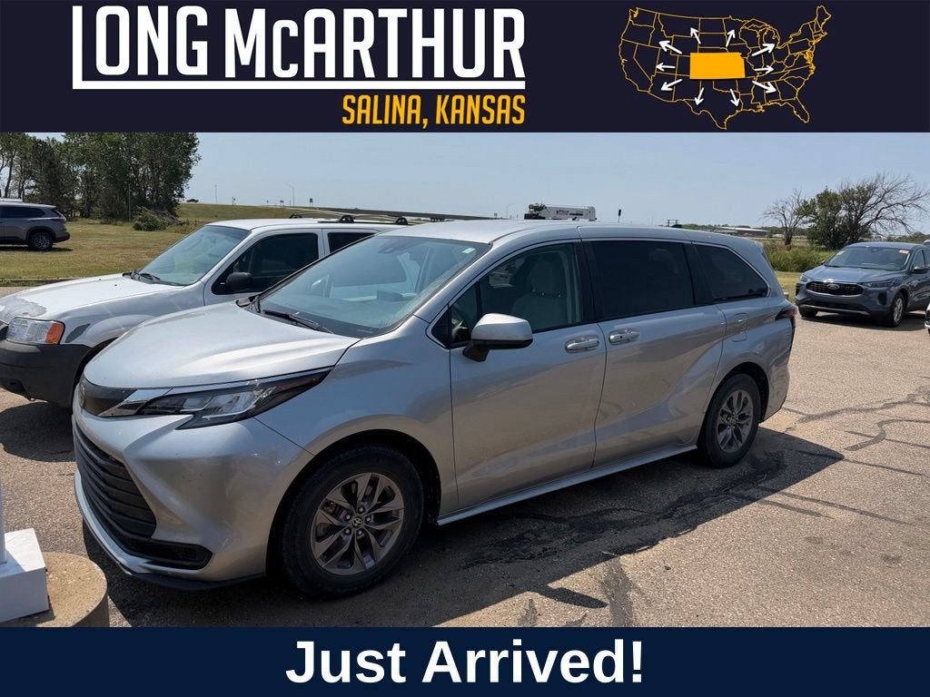 2023 Toyota Sienna LE