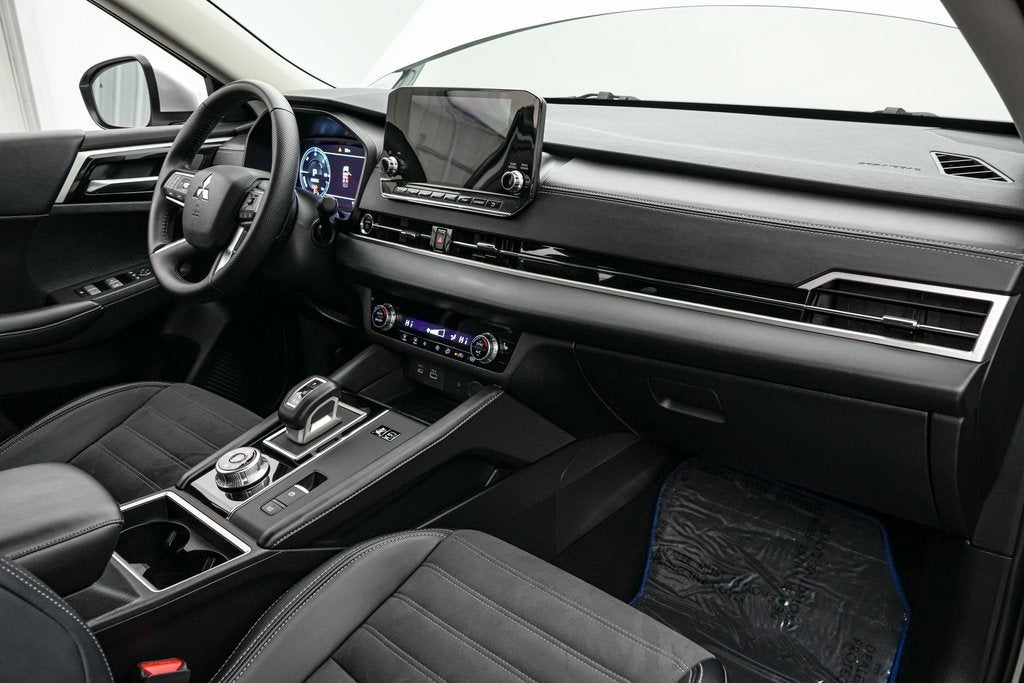 2024 Mitsubishi Outlander Plug-In Hybrid SE