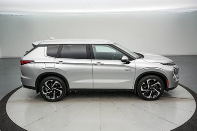 2024 Mitsubishi Outlander Plug-In Hybrid SE