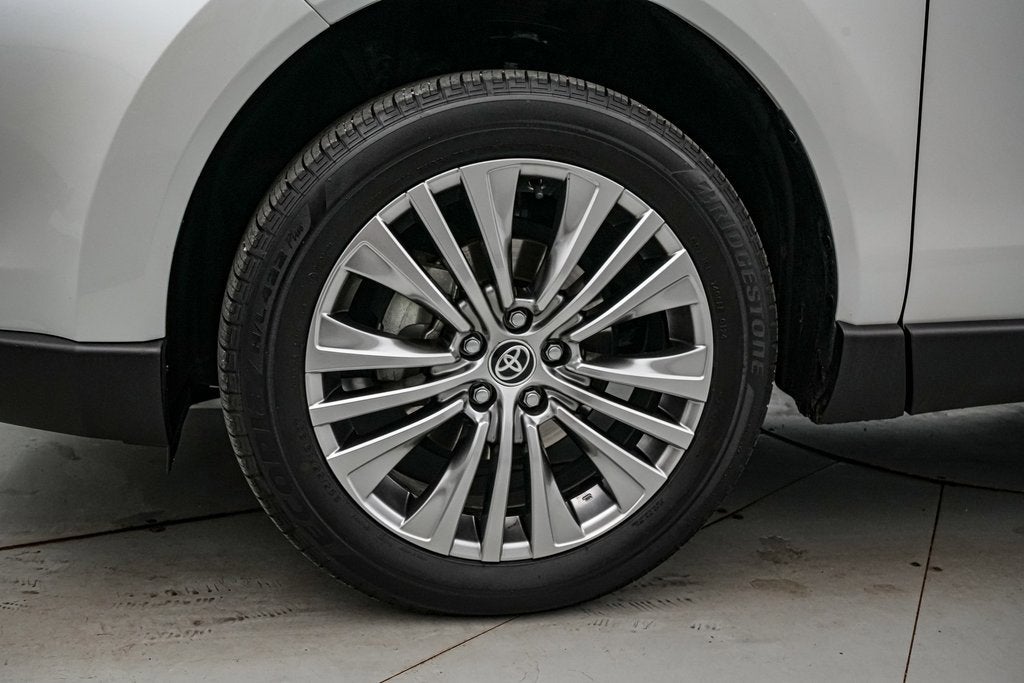 2024 Toyota Venza LE