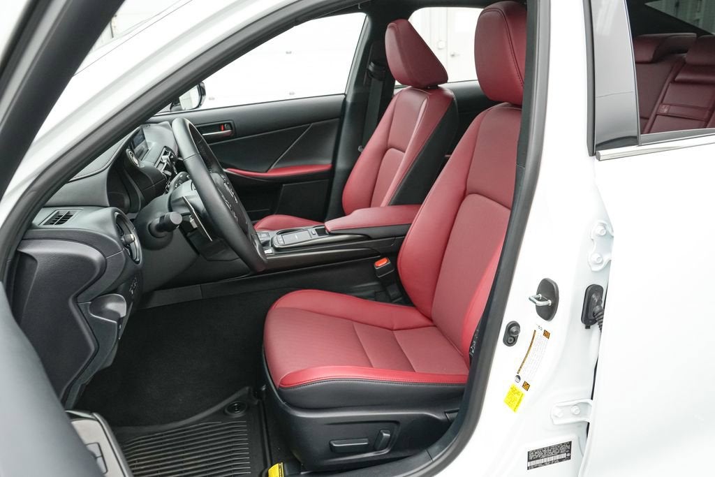 2025 Lexus IS 300