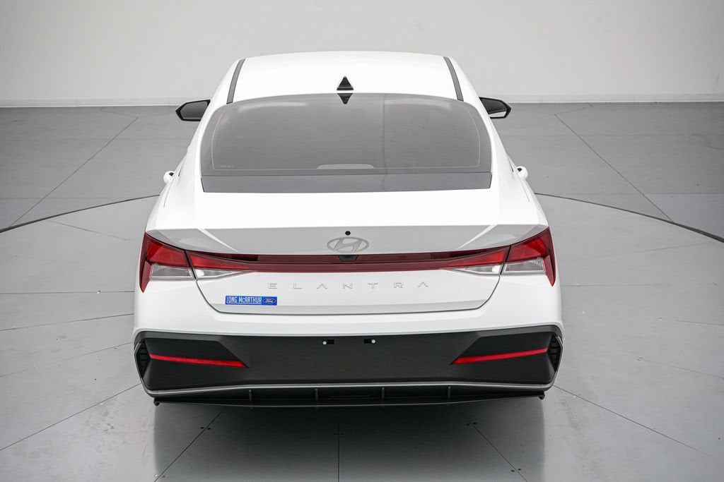 2025 Hyundai Elantra SE