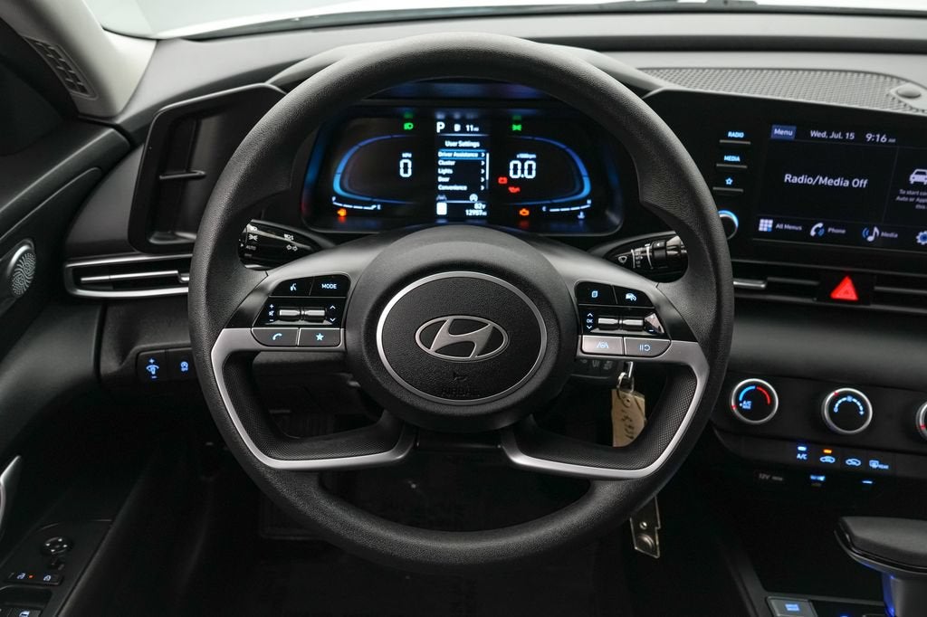 2025 Hyundai Elantra SE