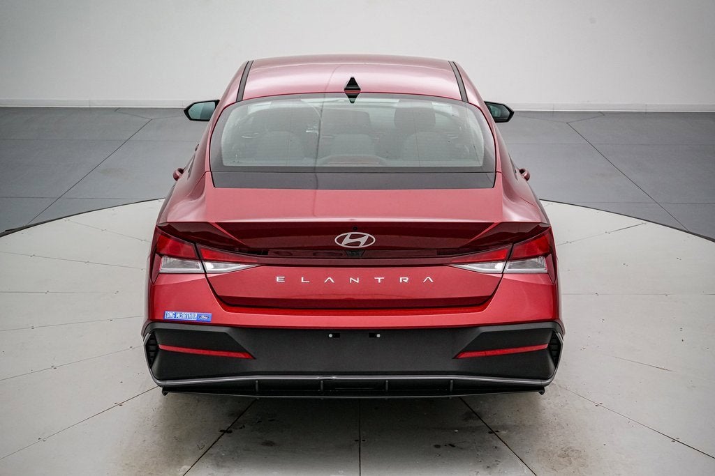 2025 Hyundai Elantra SE