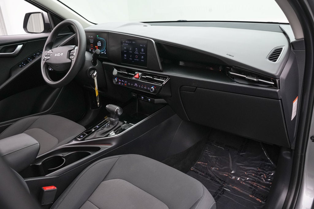 2025 Kia Niro LX