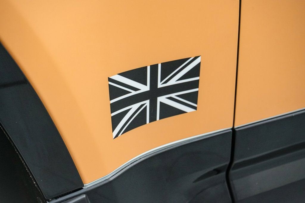 2023 Land Rover Defender X-Dynamic SE Trophy Edition 1/220