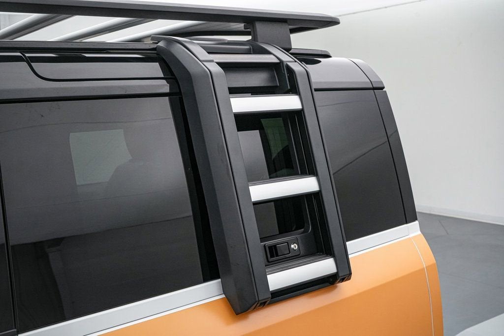 2023 Land Rover Defender X-Dynamic SE Trophy Edition 1/220