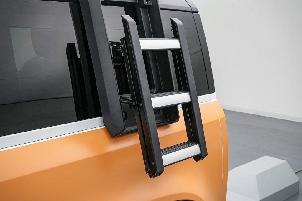 2023 Land Rover Defender X-Dynamic SE Trophy Edition 1/220