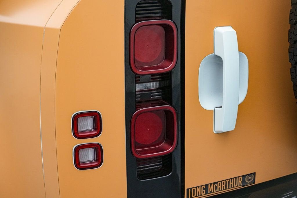 2023 Land Rover Defender X-Dynamic SE Trophy Edition 1/220