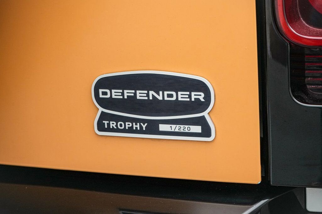 2023 Land Rover Defender X-Dynamic SE Trophy Edition 1/220