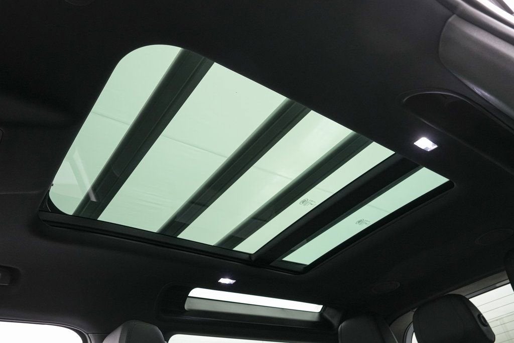 2023 Land Rover Defender X-Dynamic SE Trophy Edition 1/220