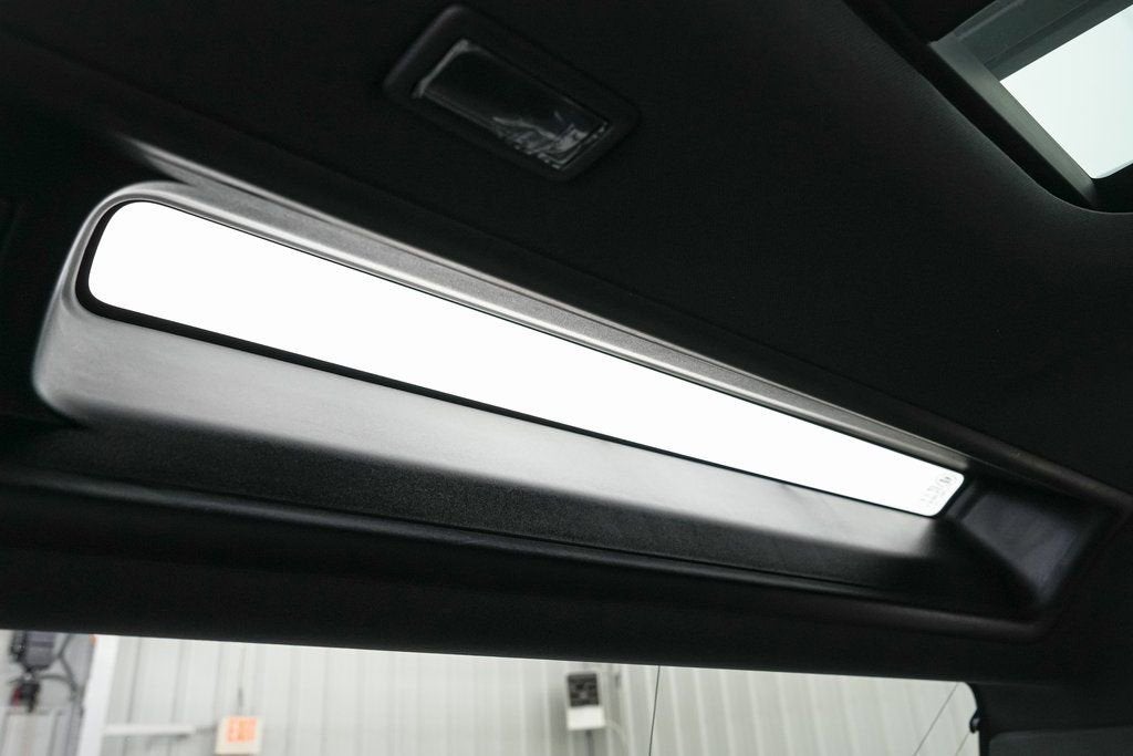 2023 Land Rover Defender X-Dynamic SE Trophy Edition 1/220