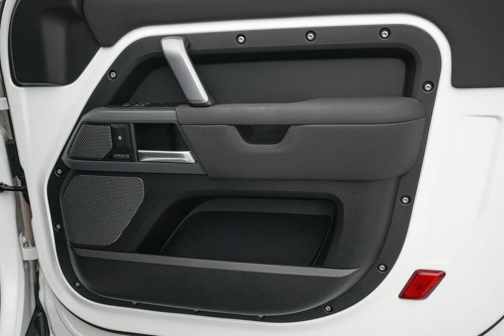 2023 Land Rover Defender X-Dynamic SE Trophy Edition 1/220